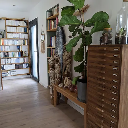Family With Garden, Pool And Within Walking Distance Holiday home *